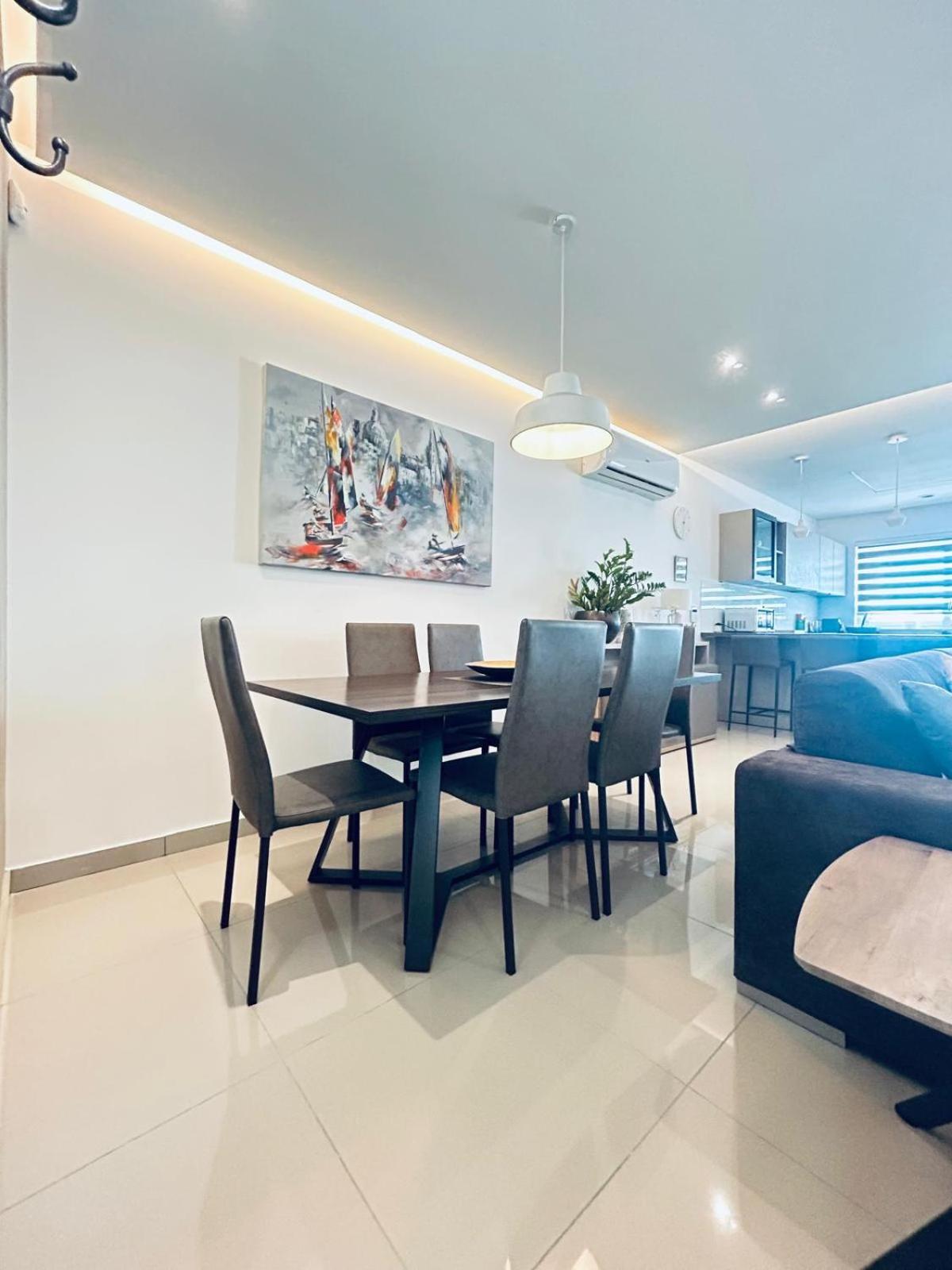 St Julians 2br Luxury Apartment *