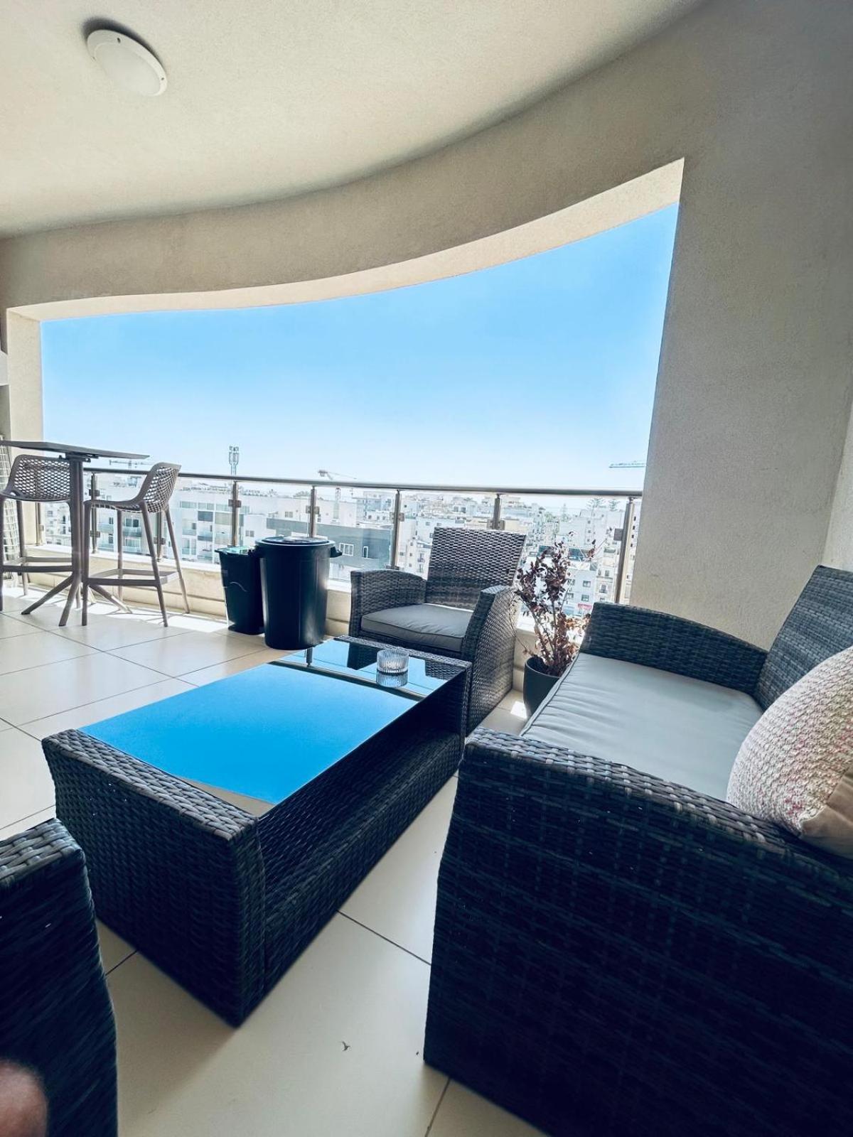 St Julians 2br Luxury Apartment